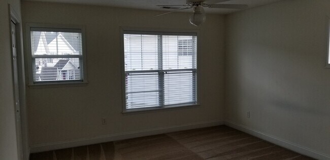 Building Photo - 300 Sea Knight Ln