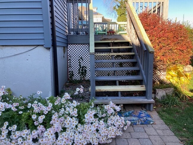 Building Photo - 234 Kennebec St