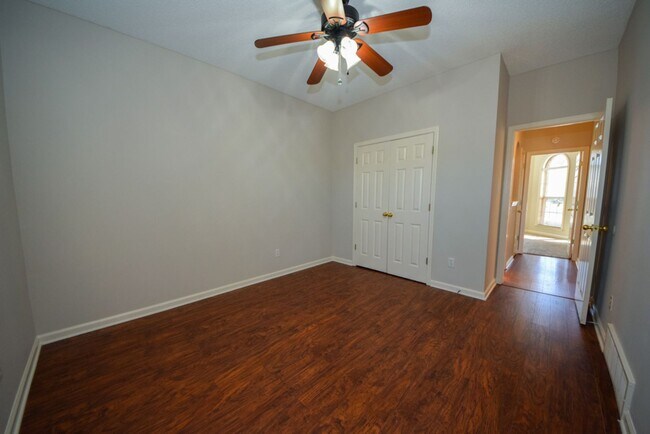 Building Photo - Great 3 bed, 2 bath home in Cordova with wonderful curb appeal.