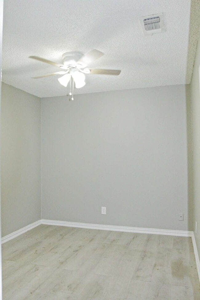 Building Photo - 412 Hollandale Cir