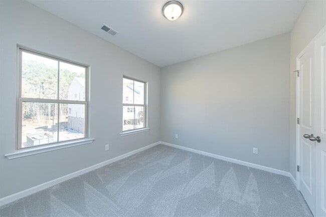Building Photo - 272 Commons Ave