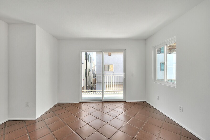 Building Photo - 310 Bayview Dr