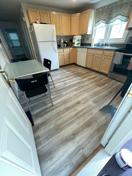 Kitchen - 80 Klarman Dr