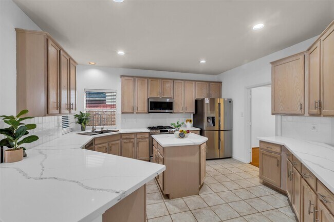 Building Photo - 210 Billingford Dr