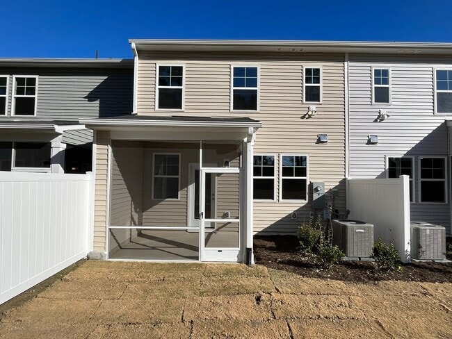Building Photo - Newly Built 3BD, 2.5BA Raleigh Townhome with Premier HOA Amenities