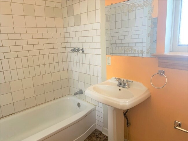 Building Photo - 1077 S Taylor Ave