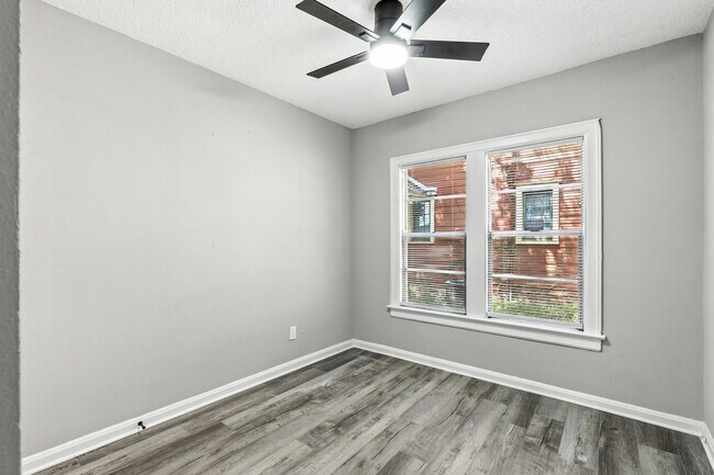 Building Photo - 2039 Dellwood Ave