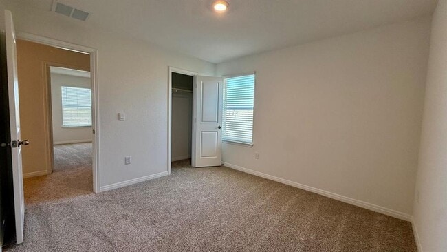 Building Photo - 1940 Lazy Acrs St