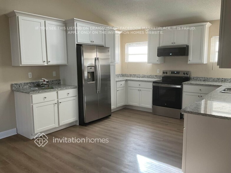 Building Photo - 4765 Miramar St