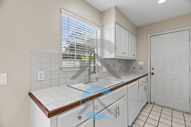 Building Photo - 15400 Taylor Loop Rd