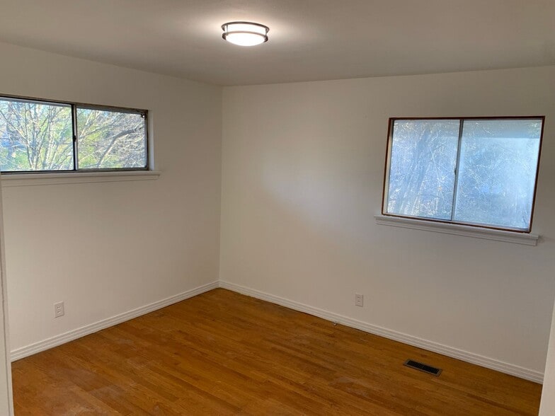 Building Photo - 3618 Sunrise Terrace