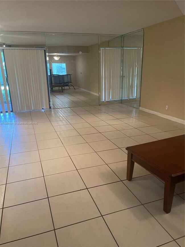 Building Photo - 6548 Racquet Club Dr