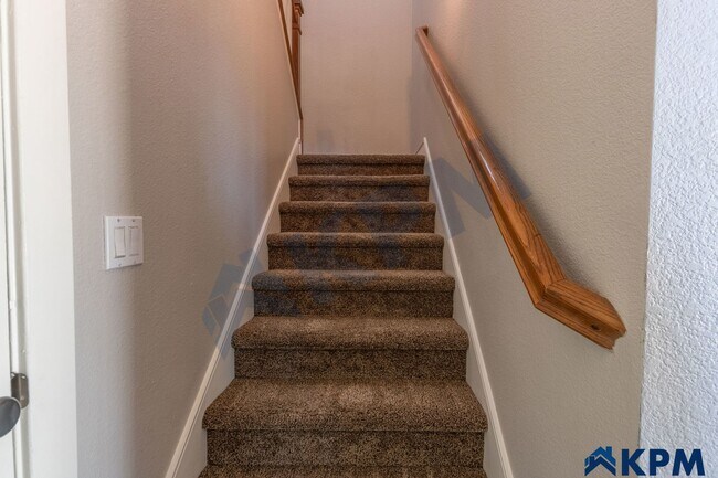 Building Photo - Updated 2-Story, 3 Bedroom 2.5 Bath Single...