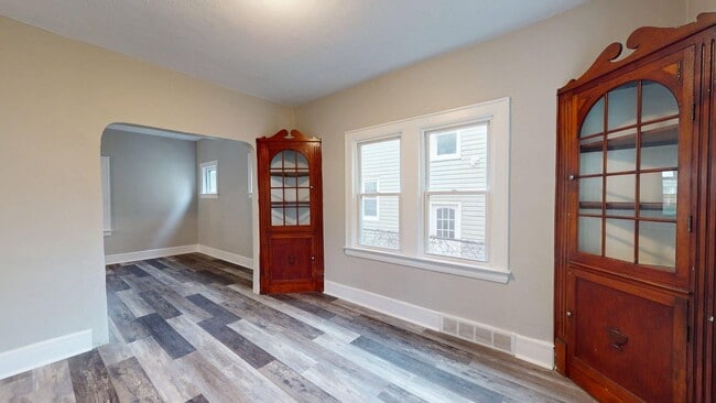 Building Photo - Edgewater Neighborhood - 3 bedroom - 2 Bat...