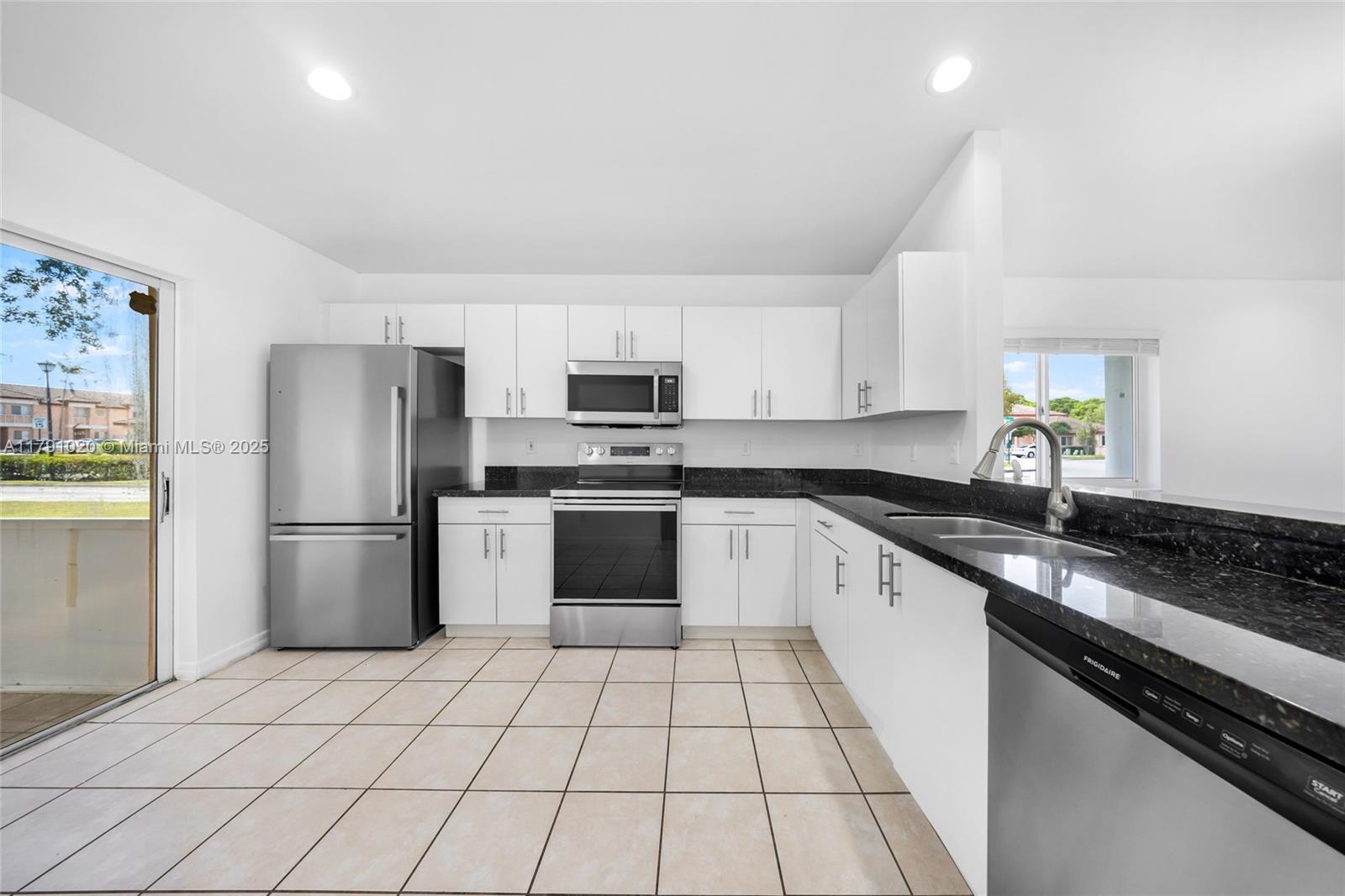 Building Photo - 709 NW 208th Way