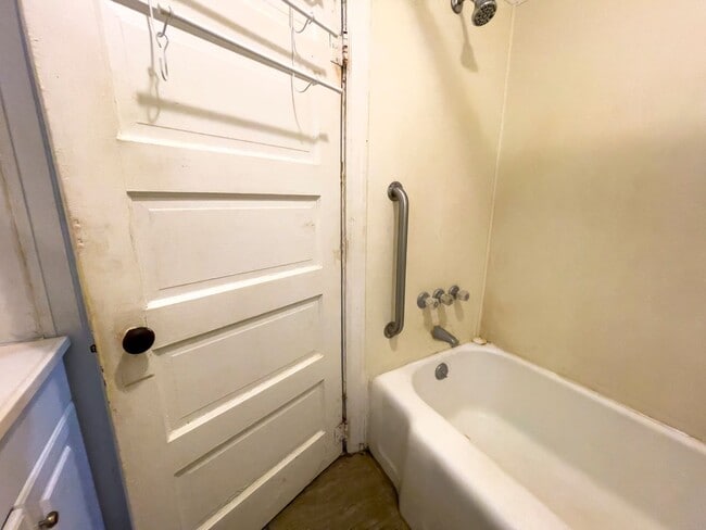 Building Photo - Fall into this cozy 3-Bedroom Home with a fenced in yard & detached garage!