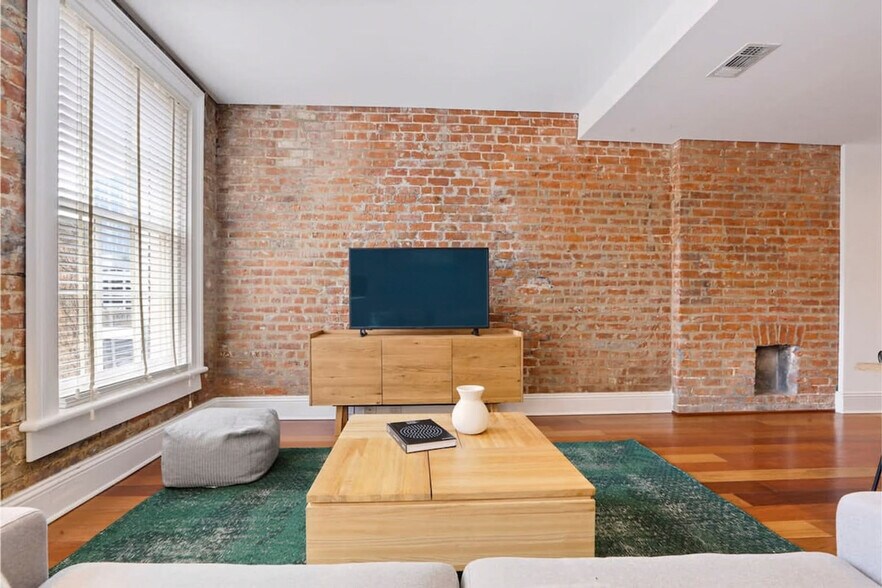 Building Photo - 822 Perdido St