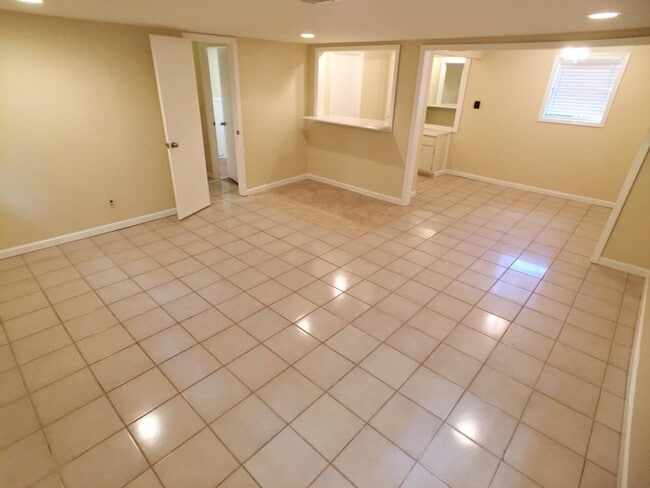 Building Photo - 5040 Woodland Dr NW