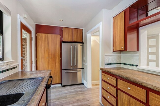 Building Photo - 2 Bed / 1 Bath townhome in sunny Potrero H...