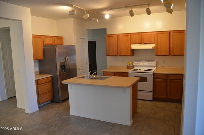 Building Photo - 16190 W Winchcomb Dr