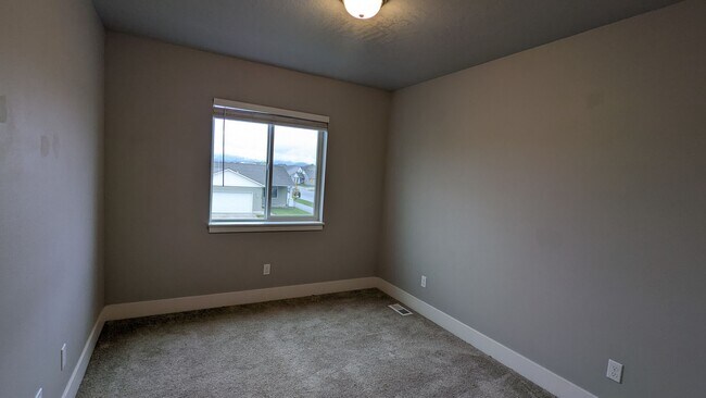 Building Photo - Post Falls Crown Pointe Home