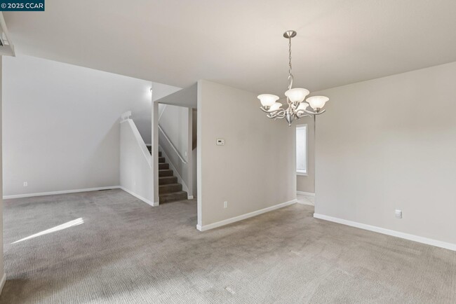 Building Photo - 1035 Alta Mesa Dr