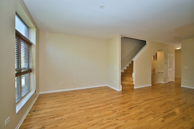 Building Photo - 353 E Eastgate Pl