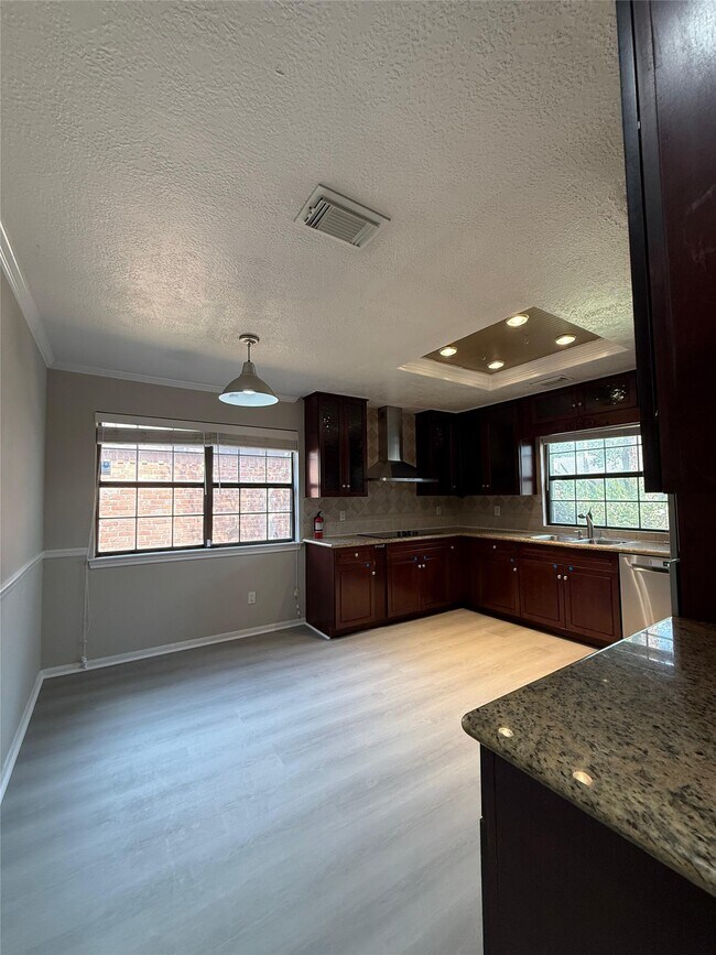 Building Photo - 1042 Cascade Creek Dr