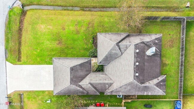 Building Photo - 101 Tara Oak Dr