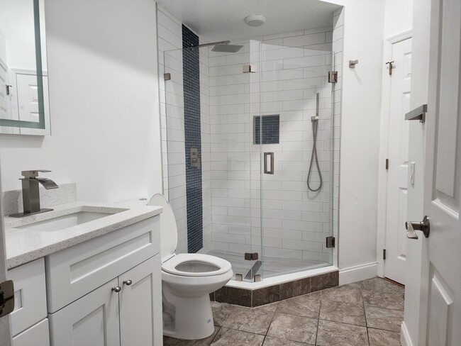 Building Photo - Hunters Creek Home with Fenced Back Yard in Guard-Gated Golf Community