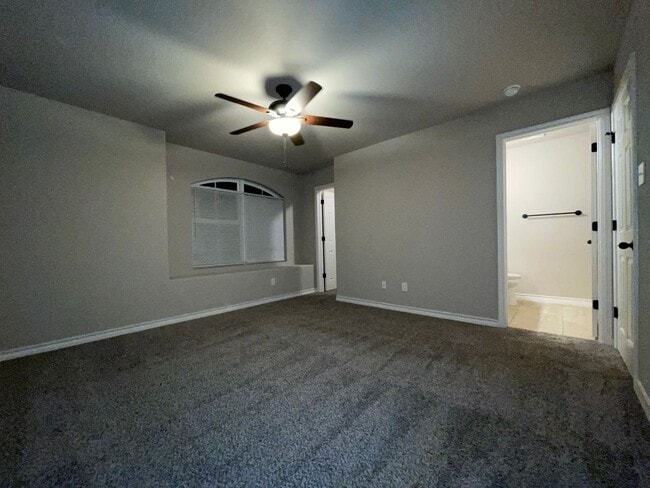 Building Photo - Town home for rent