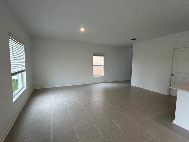 Building Photo - 5680 Portico Pl