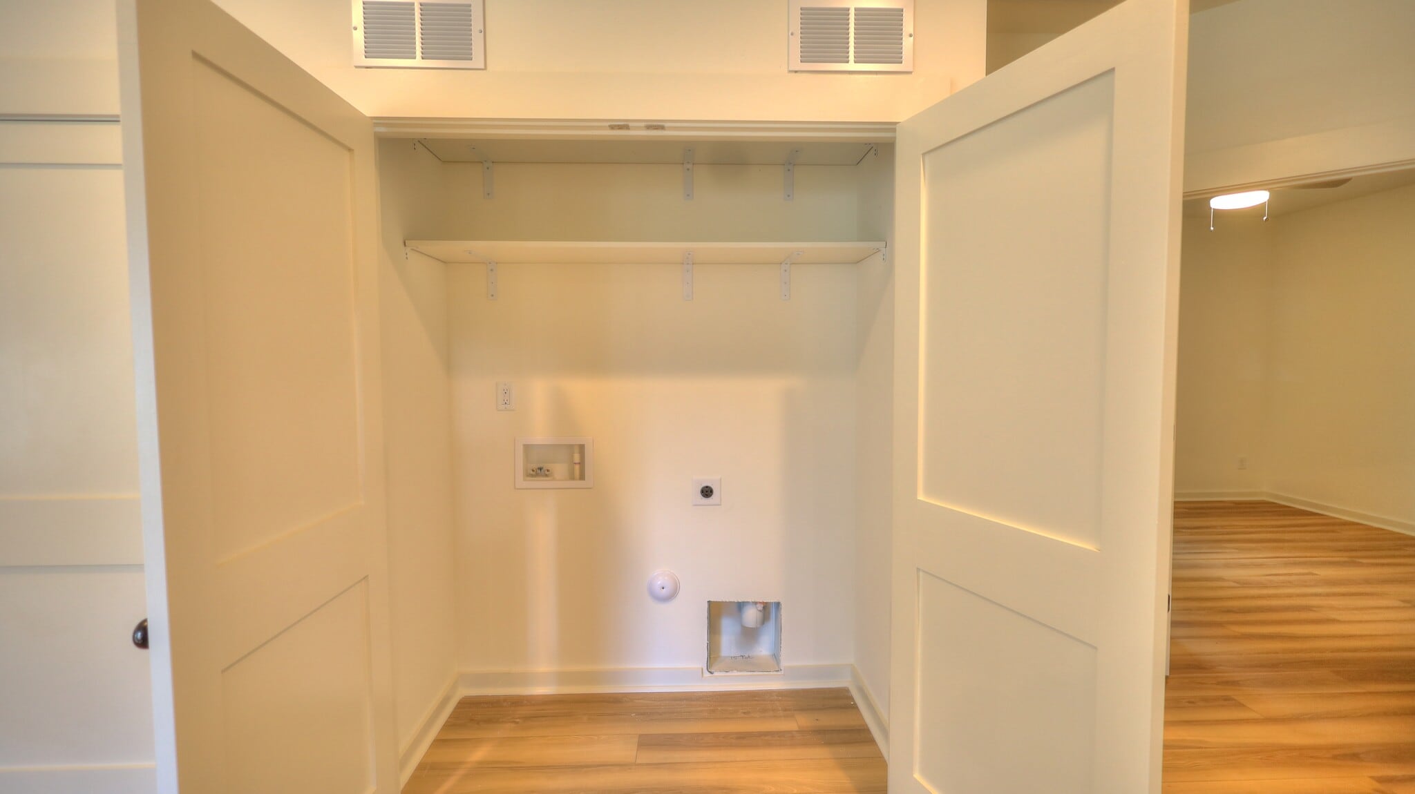 Laundry Closet - 345 W Stewart Ave