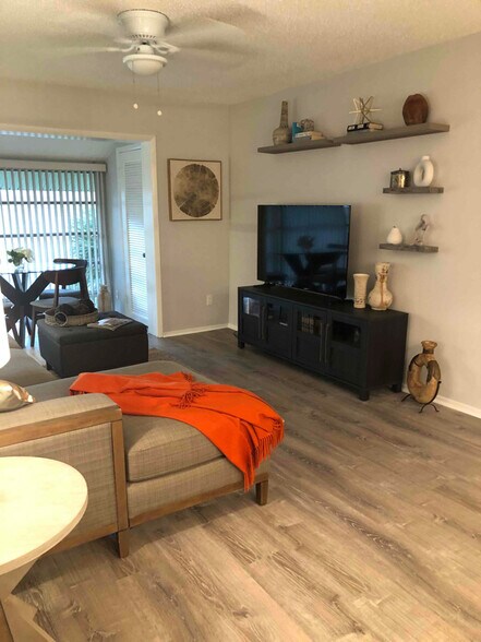 Building Photo - 1825 Cobia Dr