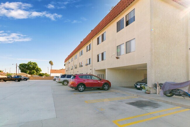 Building Photo - Beautiful Studio in Wilmington HALF OFF FI...