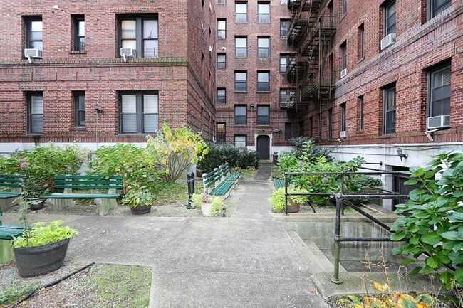 Building Photo - 115-25 Metropolitan Ave