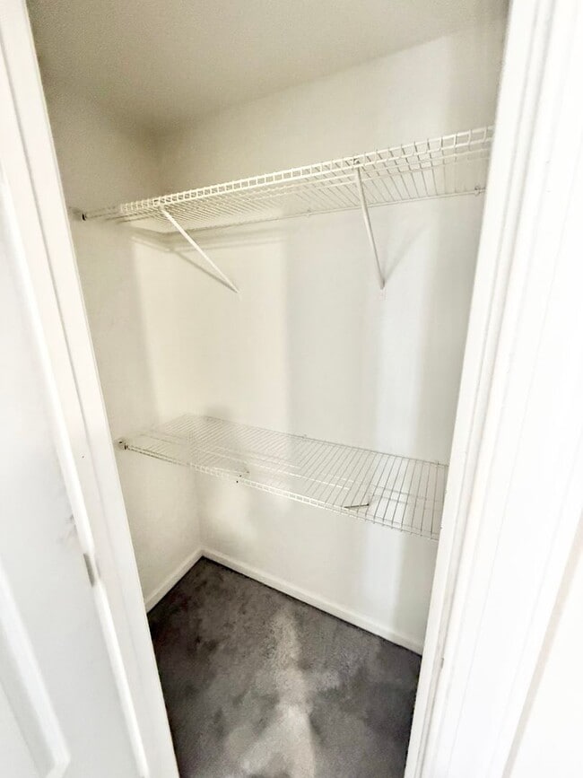 Building Photo - **4bed near MIL base- GRANITE/STAINLESS STEEL Appliances~ Roomates welcome!