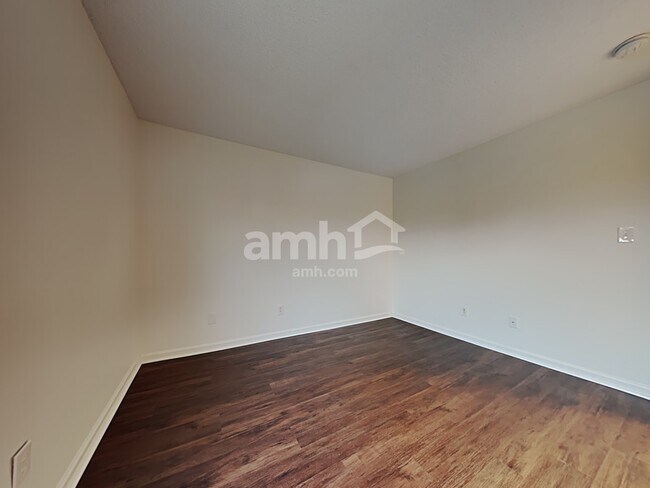 Building Photo - 19344 Fox Chase Dr