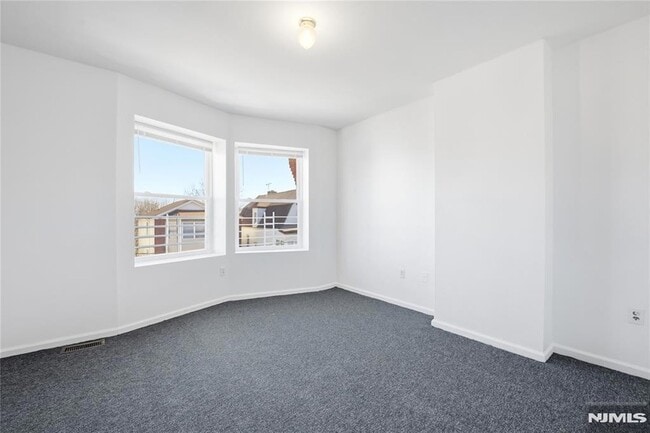 Building Photo - 44 1/2 3rd Street Unit 2