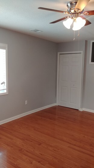 Livingroom - 130 E Vienna St