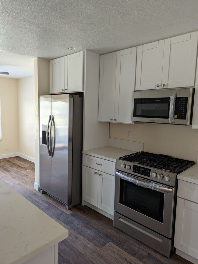 Building Photo - Upgraded 2 Story 2 Bed/1.5 Bath Condo