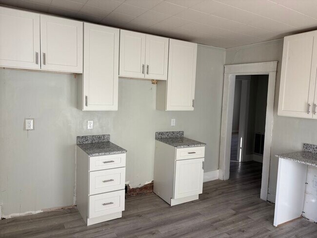 Building Photo - 225 Poplar St