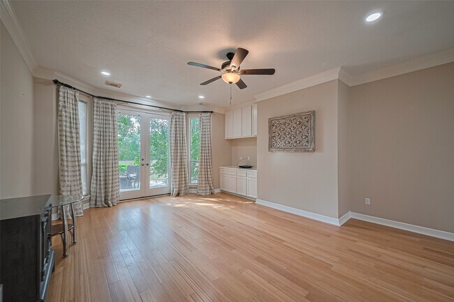 Building Photo - 1123 Horseshoe Dr
