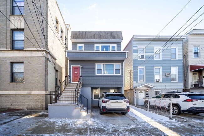 Building Photo - 159 North St