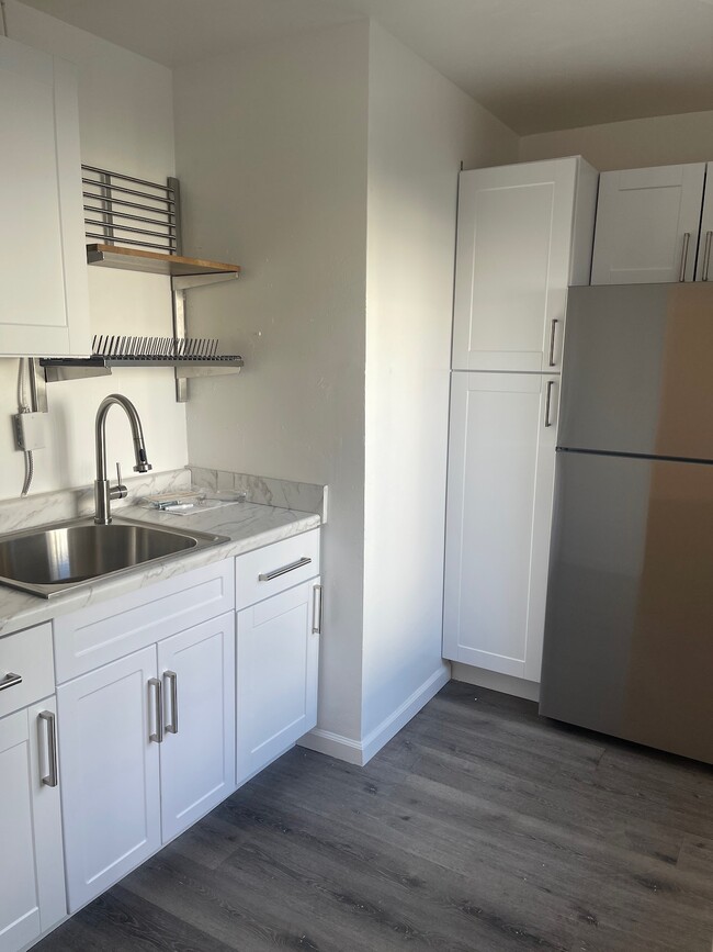 Building Photo - 732 Ventura Place, Unit 7