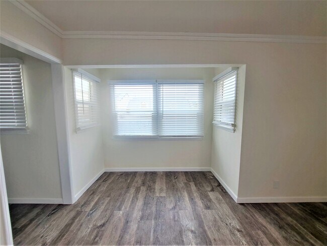 Building Photo - 1309 N La Brea Ave