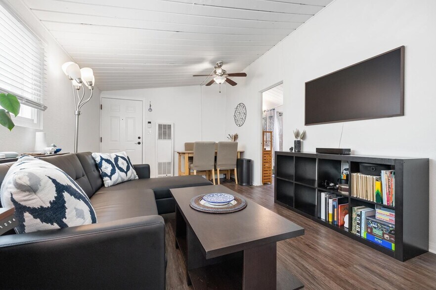 Building Photo - 4305-7 Temecula St