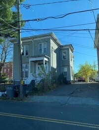 Building Photo - 2 Bed / 1 Bath First-Floor Rental – Available ASAP