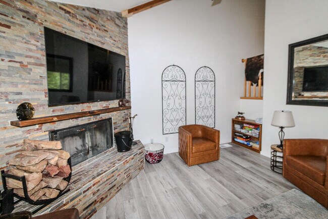 Building Photo - 43063 Goldmine Woods Ln