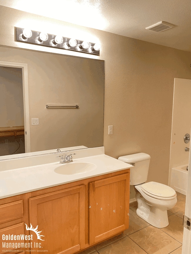 Building Photo - Charming 2Bdm 2Ba Condo in a Gated Las Veg...